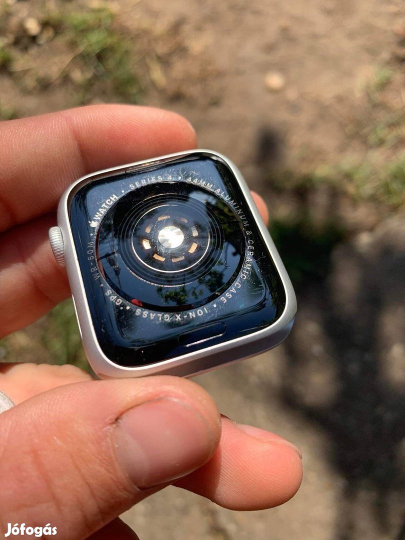 Apple Watch 4 42mm zárolt 
