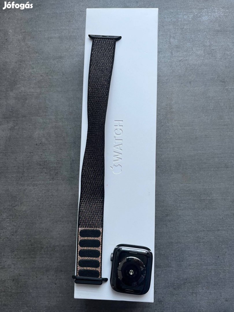 Apple Watch 4 (44 mm) megkímélt állapotban eladó