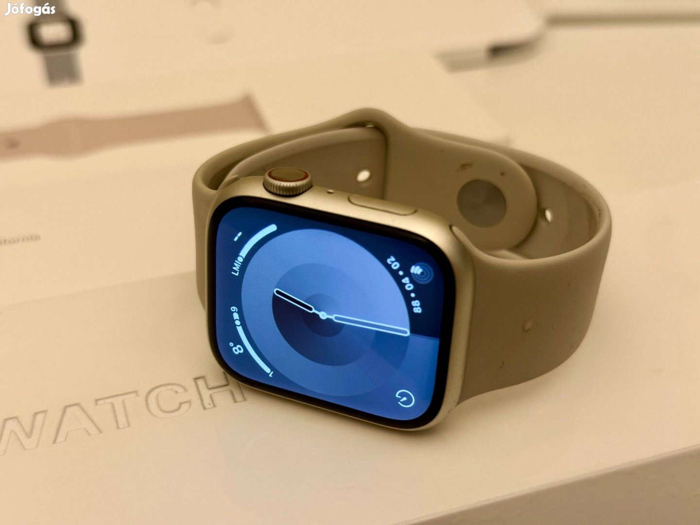 Apple Watch 8, Startlight ( csillagfény ) 45mm, karcmentes, Gps+Cellul