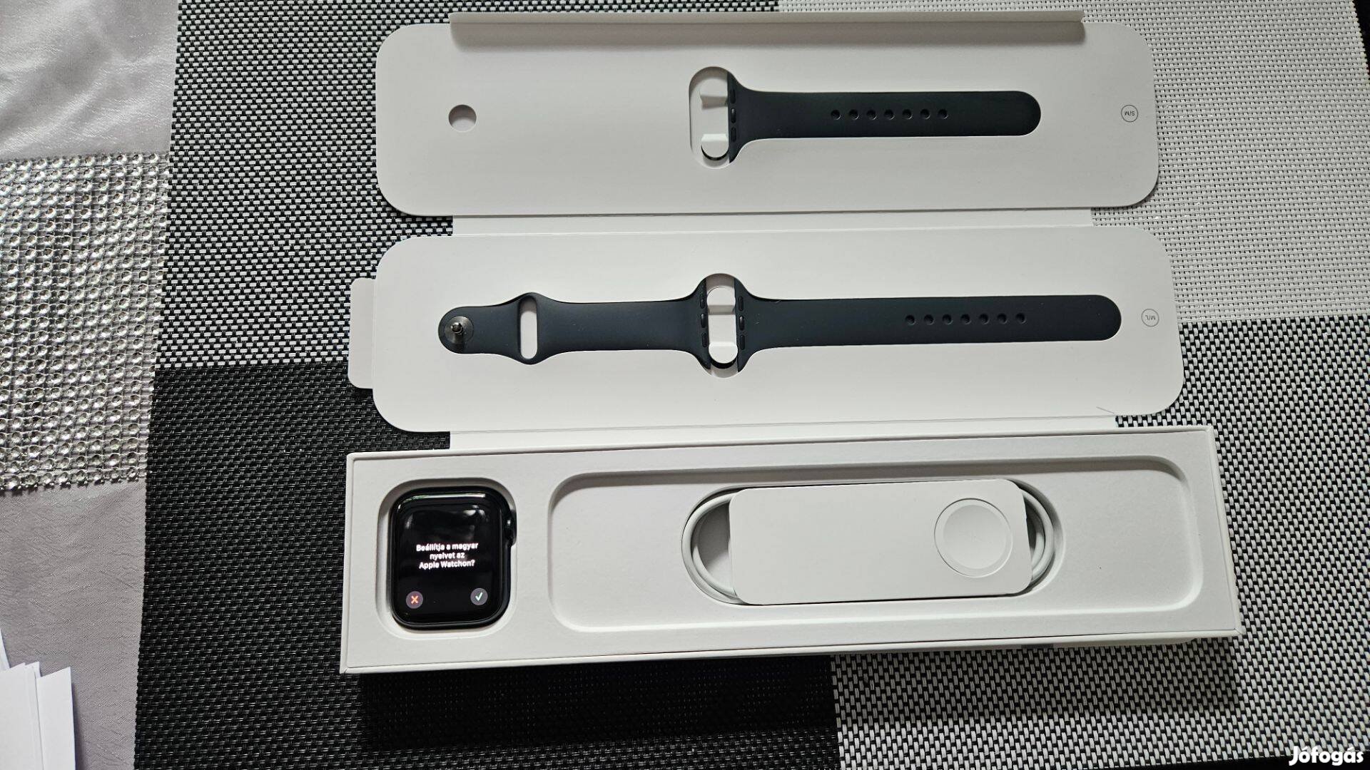 Apple Watch SE 2023 GPS 44mm Okosóra szinte Új 10 hó Apple Garival !