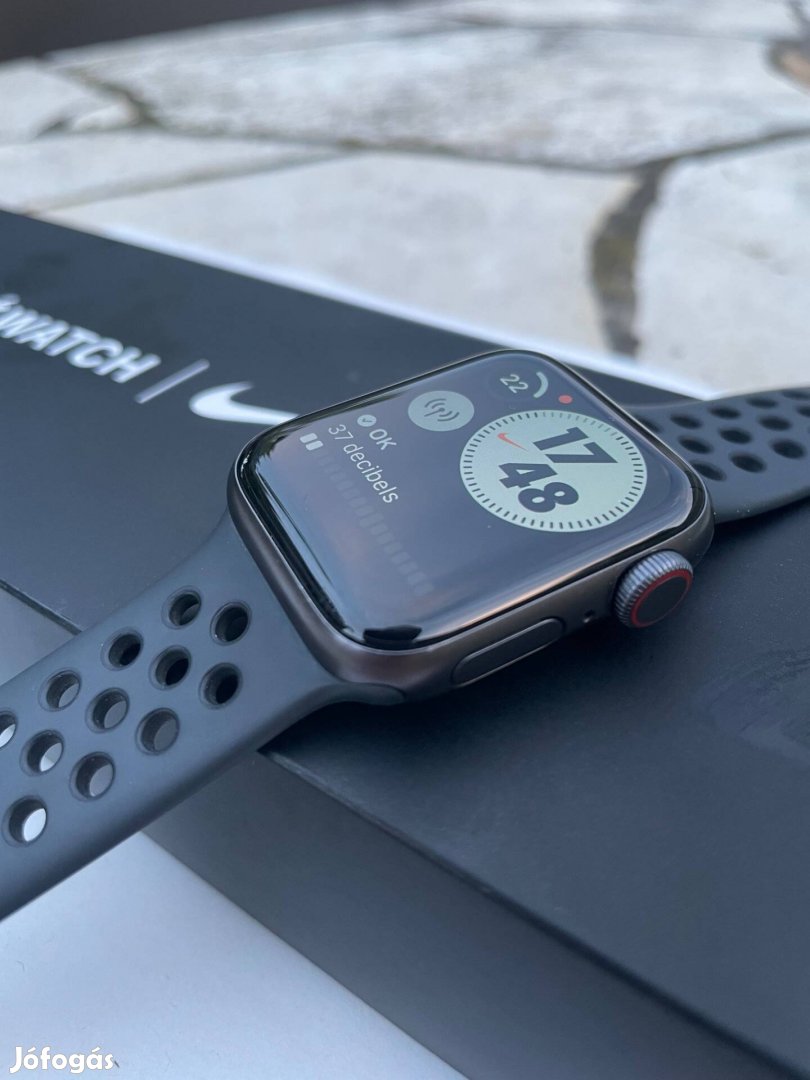 Apple Watch SE Nike 40mm GPS+Cellular