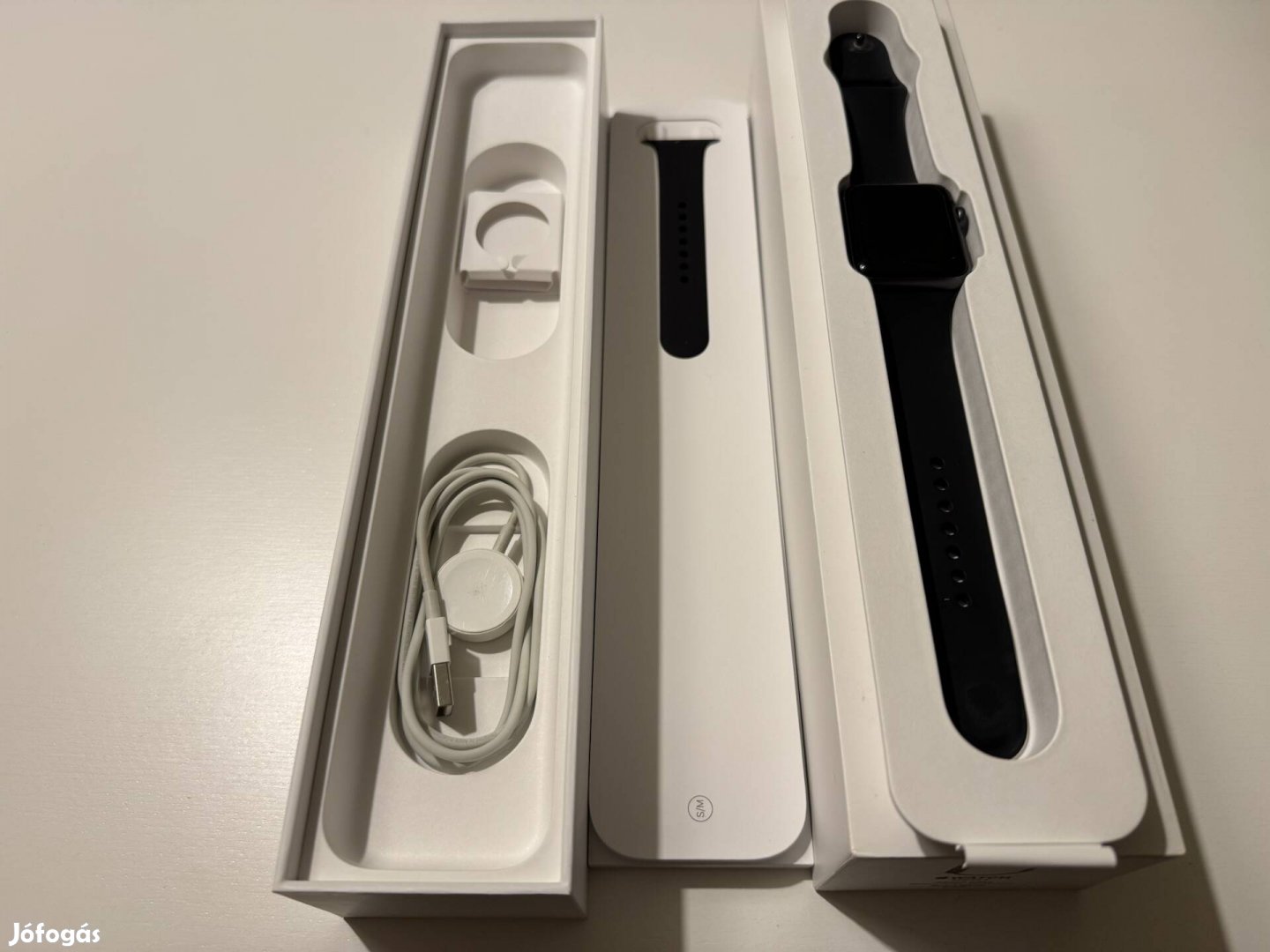 Apple Watch Series 3 42mm eladó.