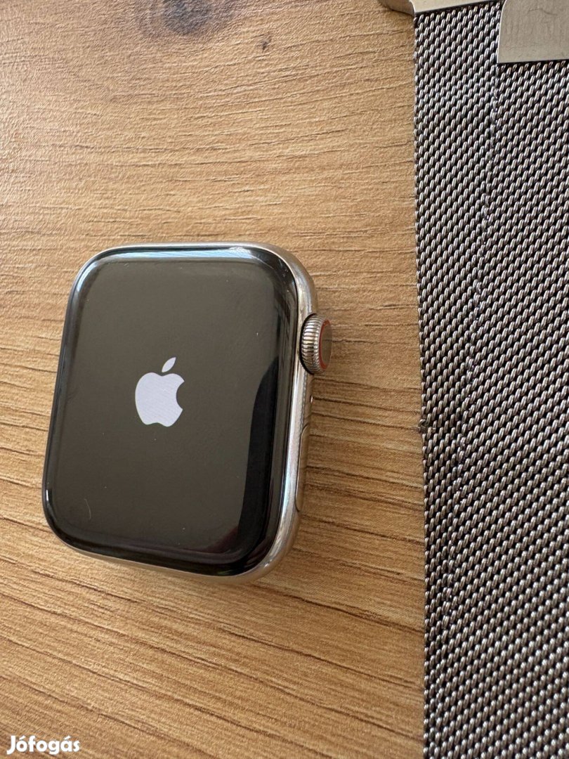 Apple Watch Series 5 A2157-es modell (GPS+ Cellular)