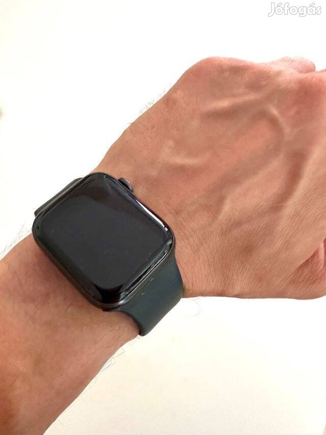 Apple Watch Series 5, 44 mm, fekete okosóra