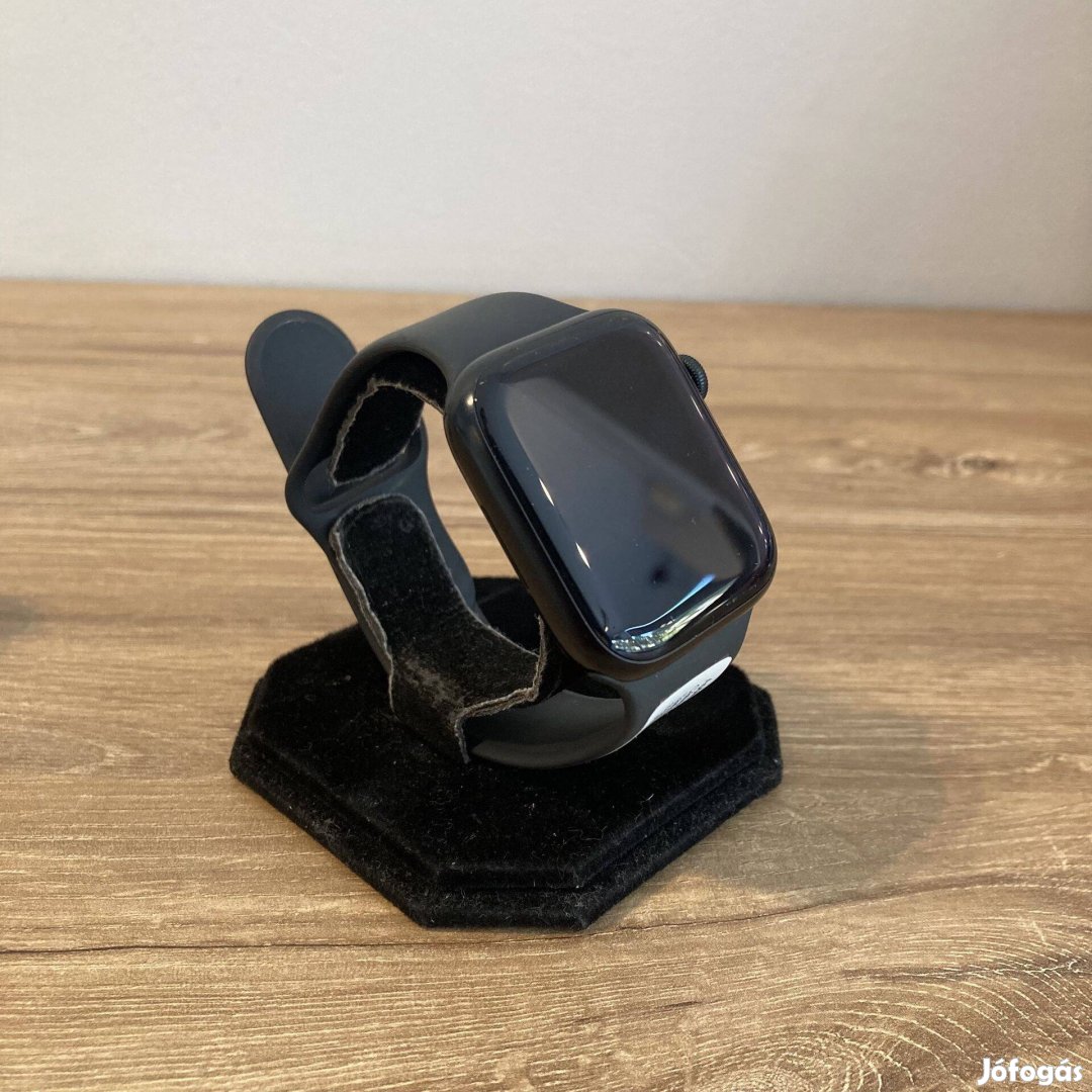 Apple Watch Series 7 45mm GPS Fekete Alu + Szilikon Szíj Használt