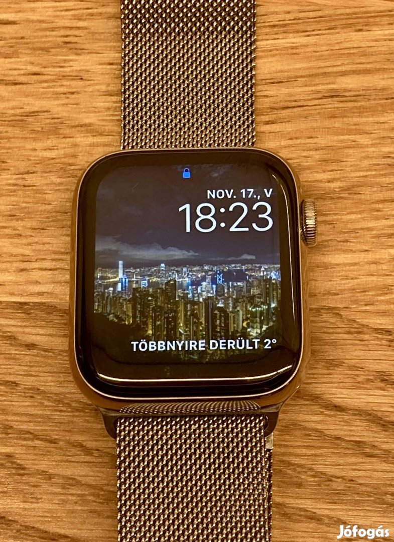 Apple Watch series 6 LTE dobozában 44mm