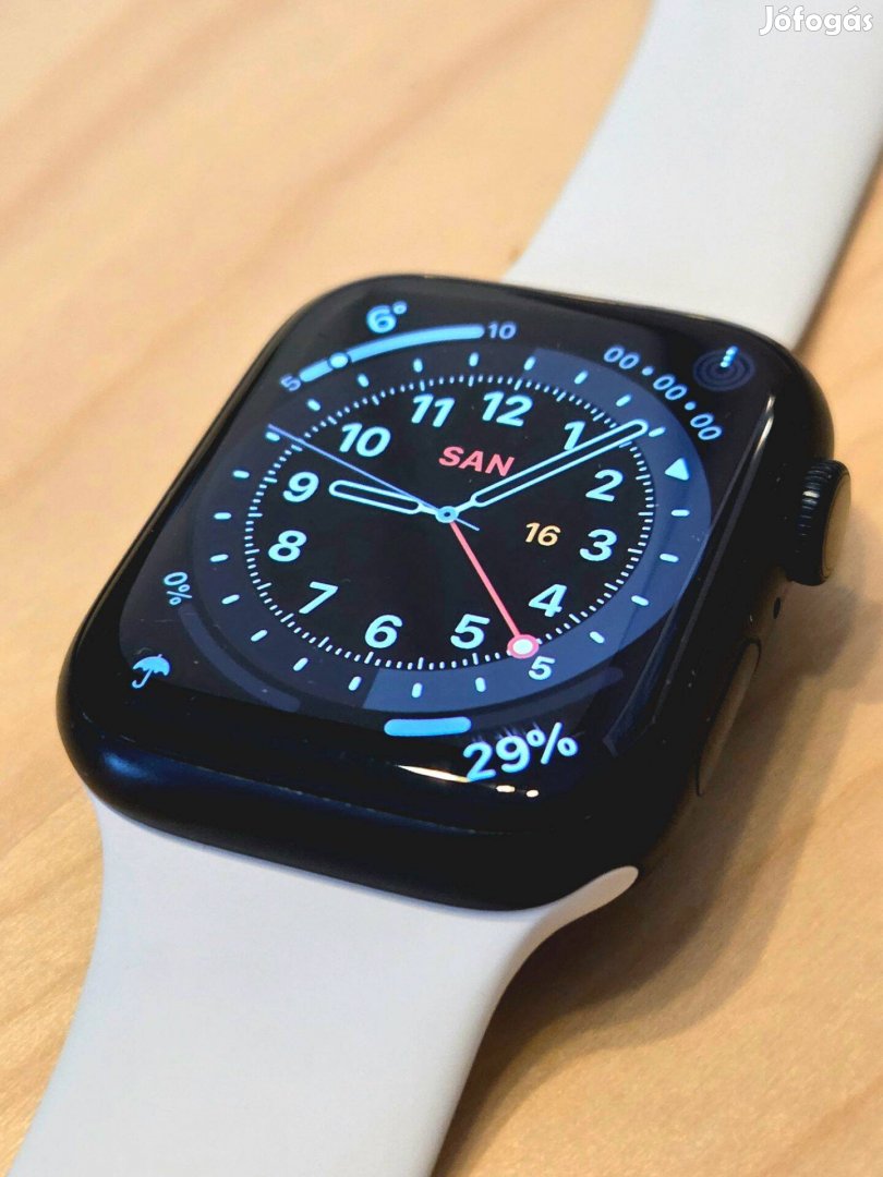 Apple Watch series 8 45mm + két szíj