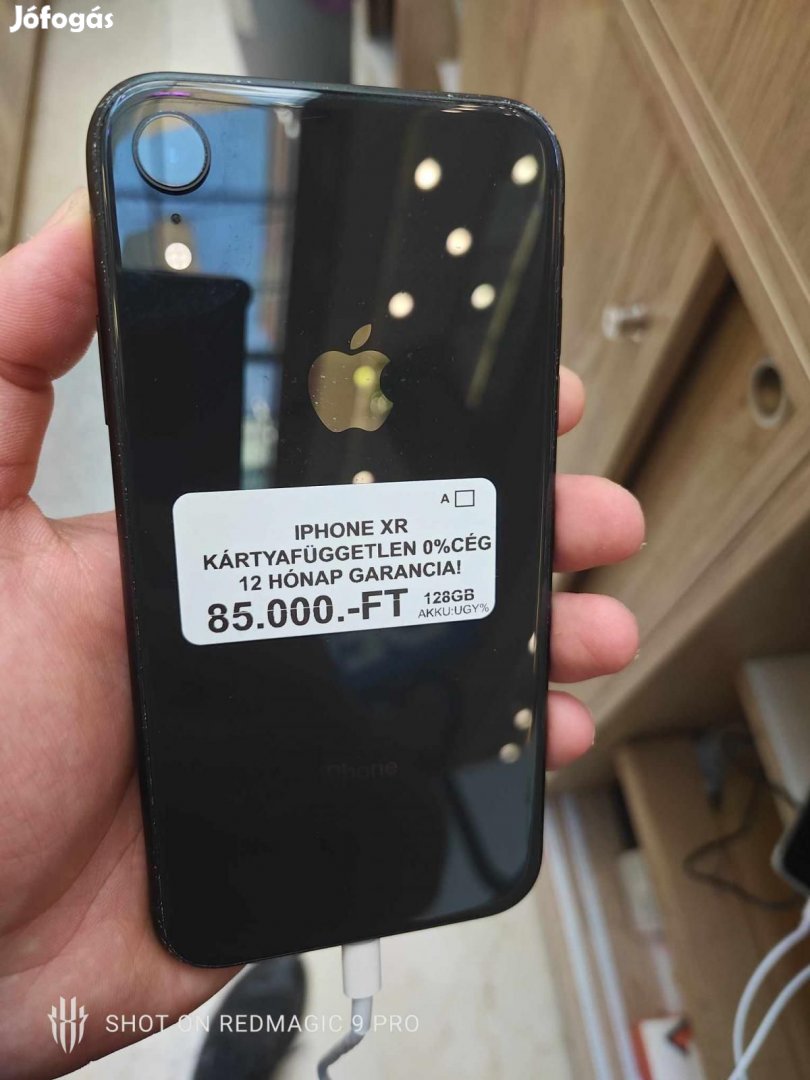 Apple iPhone XR Kártyafüggetlen 128 GB, 12 hó garancia