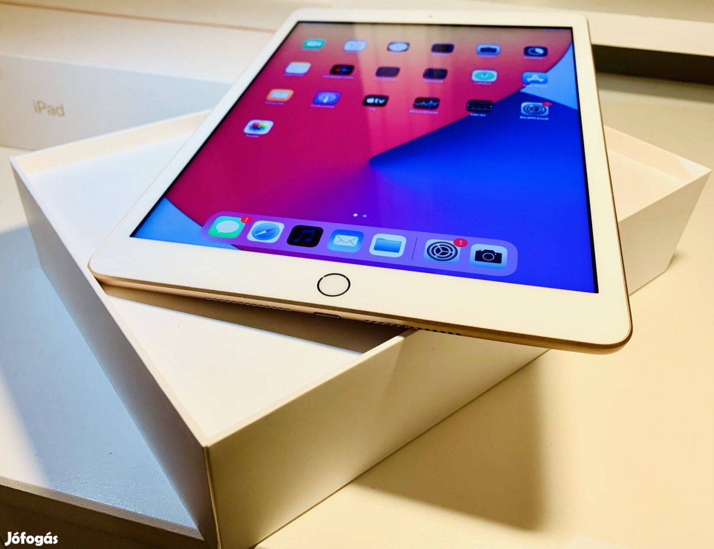 Apple ipad 7, Gold, 32Gb, karcmentes + Apple gyári ( magyar ) billenty