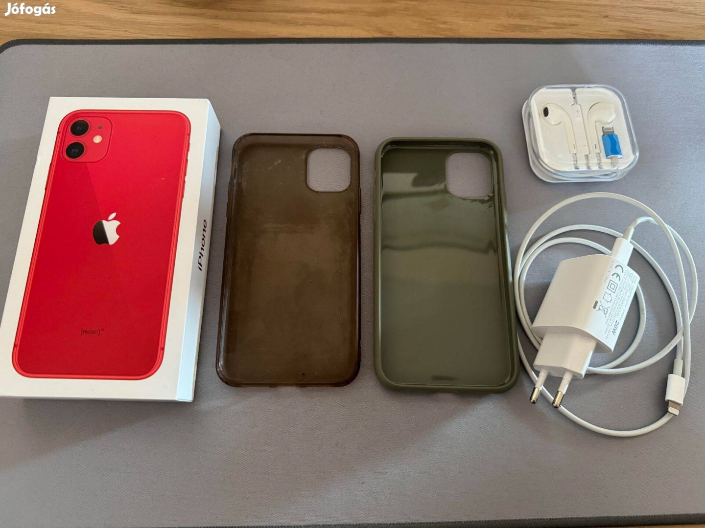 Apple iphone 11, 64GB, piros, 98% akku + Hama Passion Clear headset