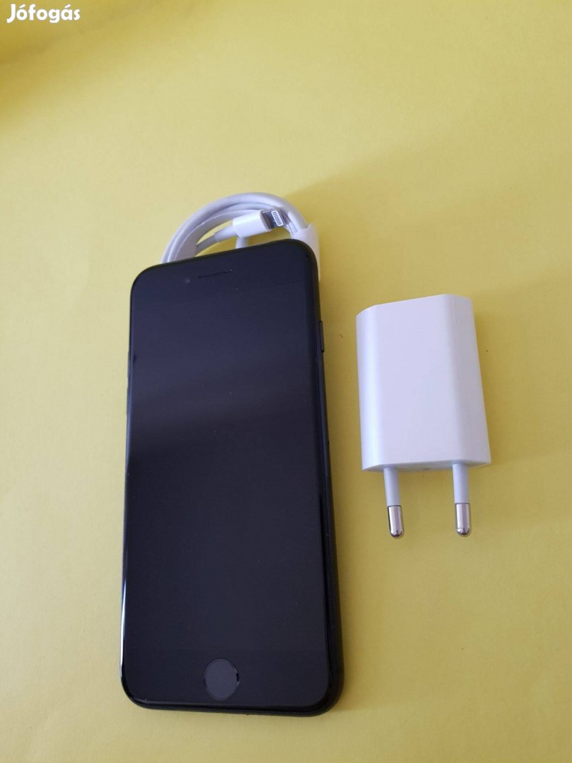 Apple iphone 7 32GB Fekete Kártyafüggetlen mobiltelefon szép állapotba