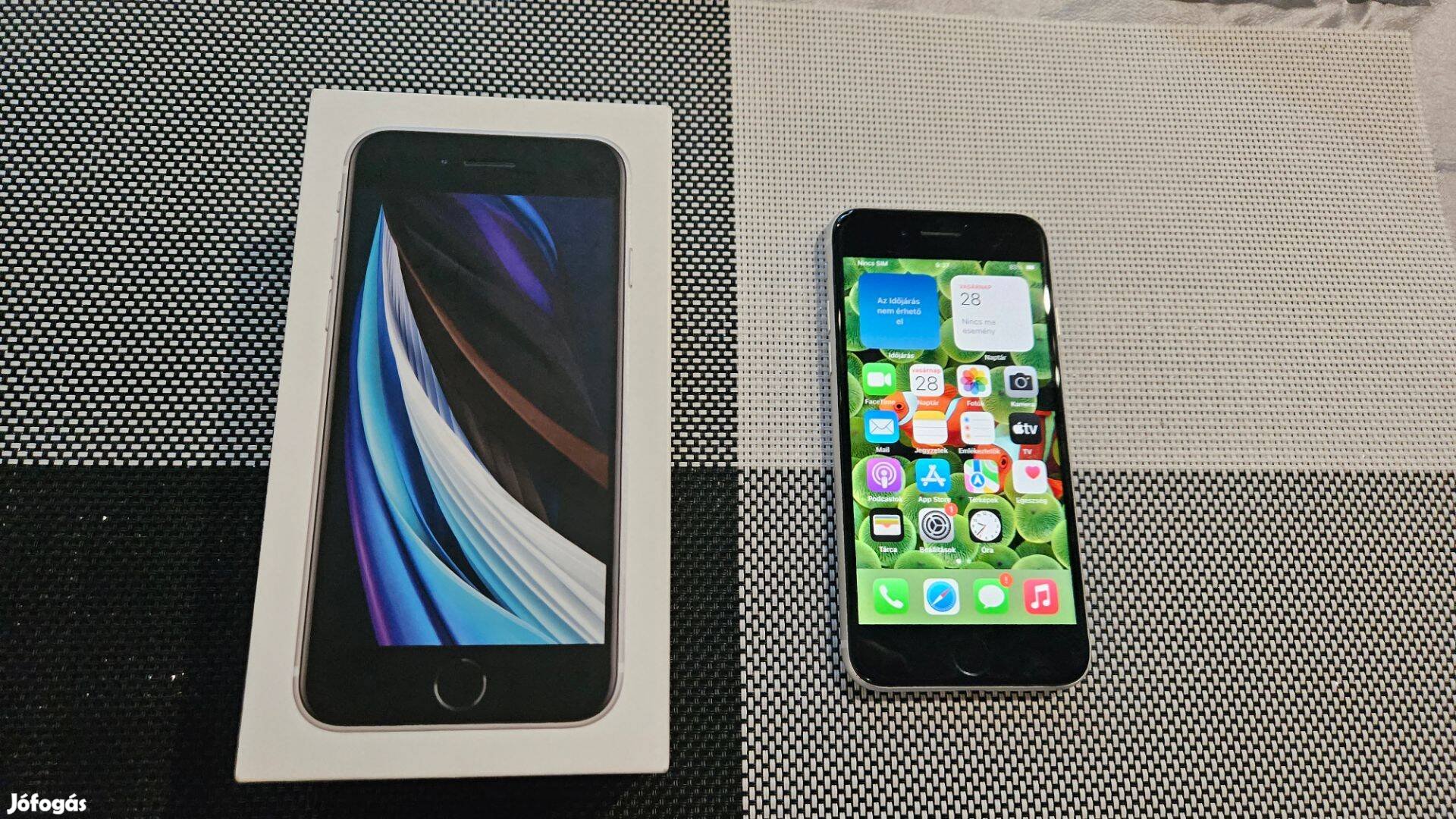 Apple iphone SE 2020 Újszerű Fehér Garis 95% Aksi !