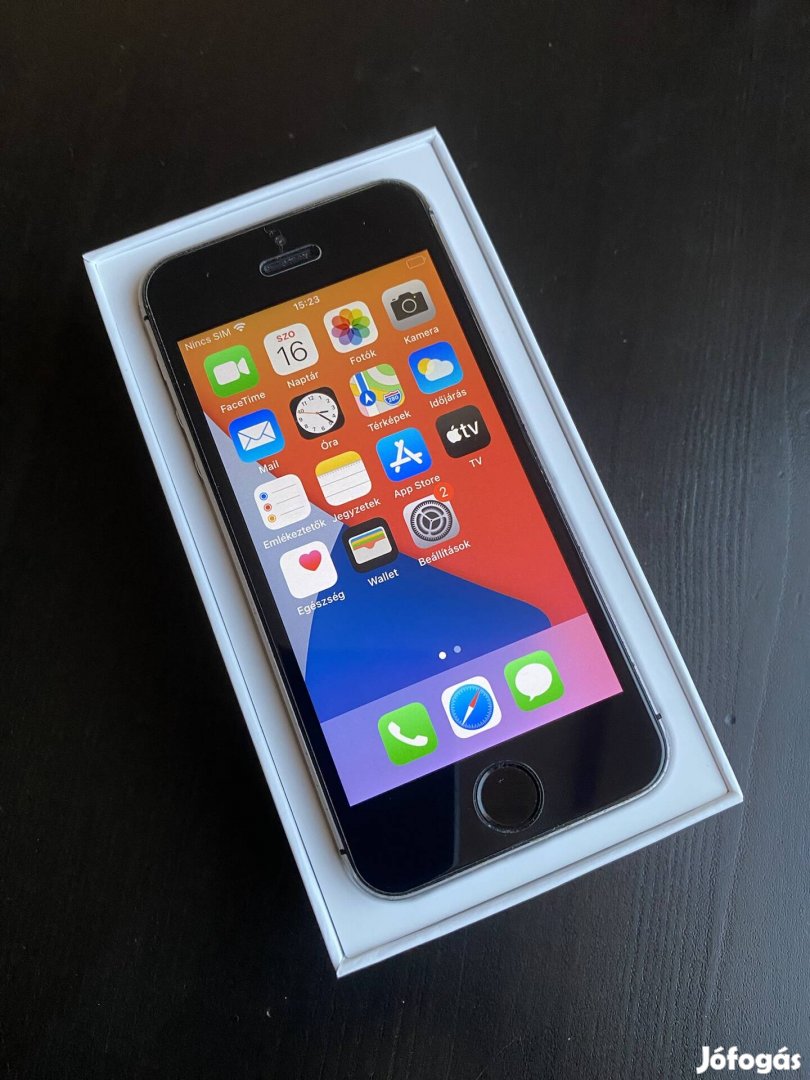 Apple iphone SE (16 GB) bőr tokkal, kijelzővédővel