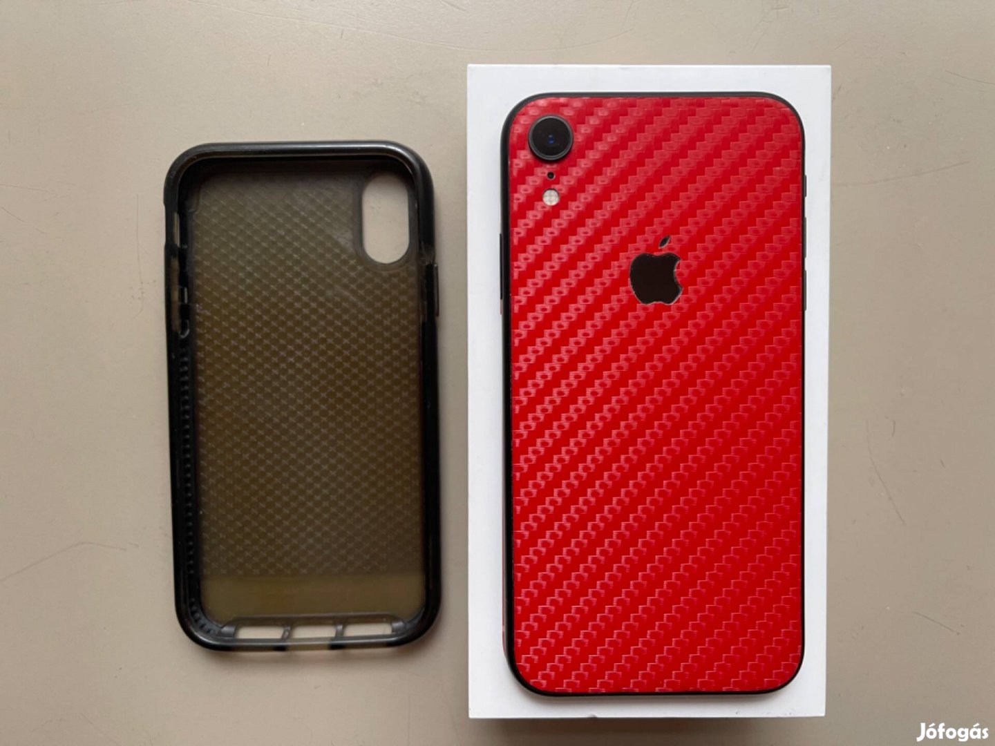 Apple iphone XR 64GB Fekete független + tok + piros dbrand fólia