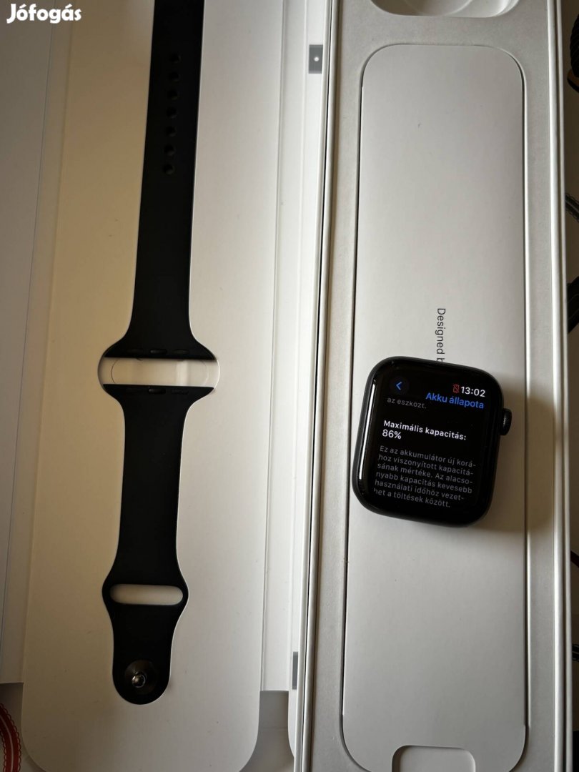 Apple watch se 44mm. Szürke színben. 86%akkumulátor. 