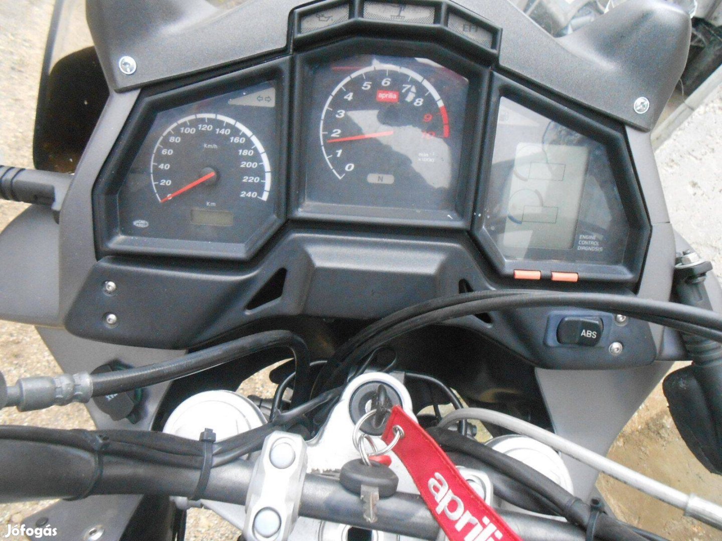 Aprilia ETV 1000,Caponord,2006-osról :68000 km-t hasz. műszerfal