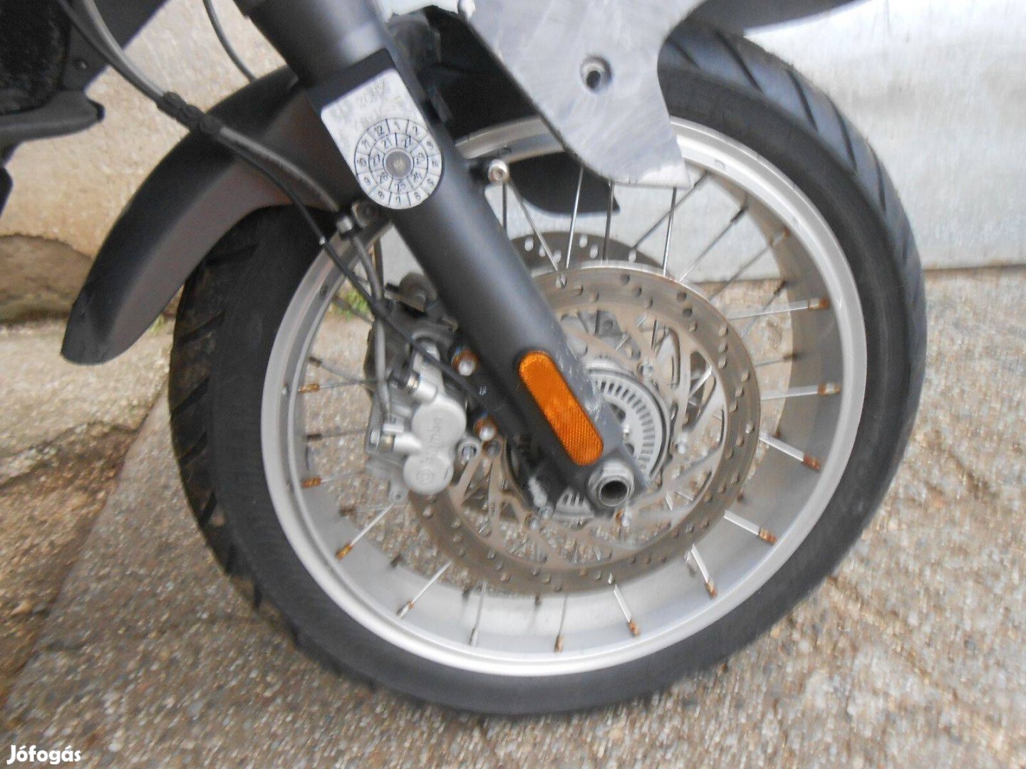 Aprilia ETV 1000,Caponord,2006-osról :első-hátsó kerék