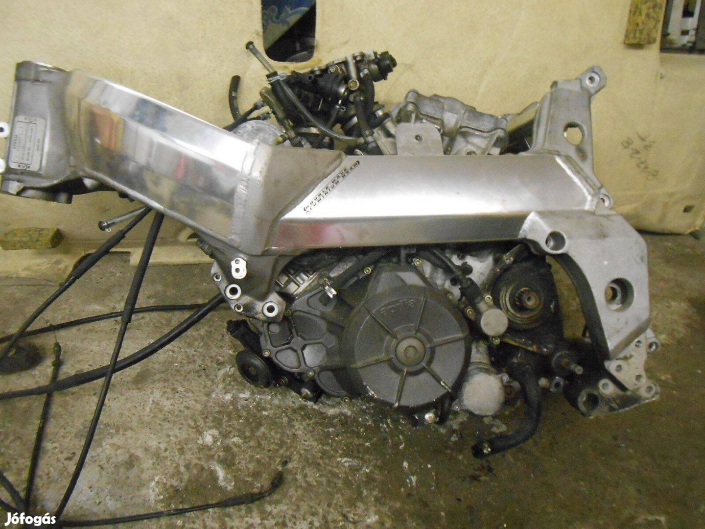 Aprilia ETV 1000 Caponord,2006-osról :komplett motorblokk olcsón
