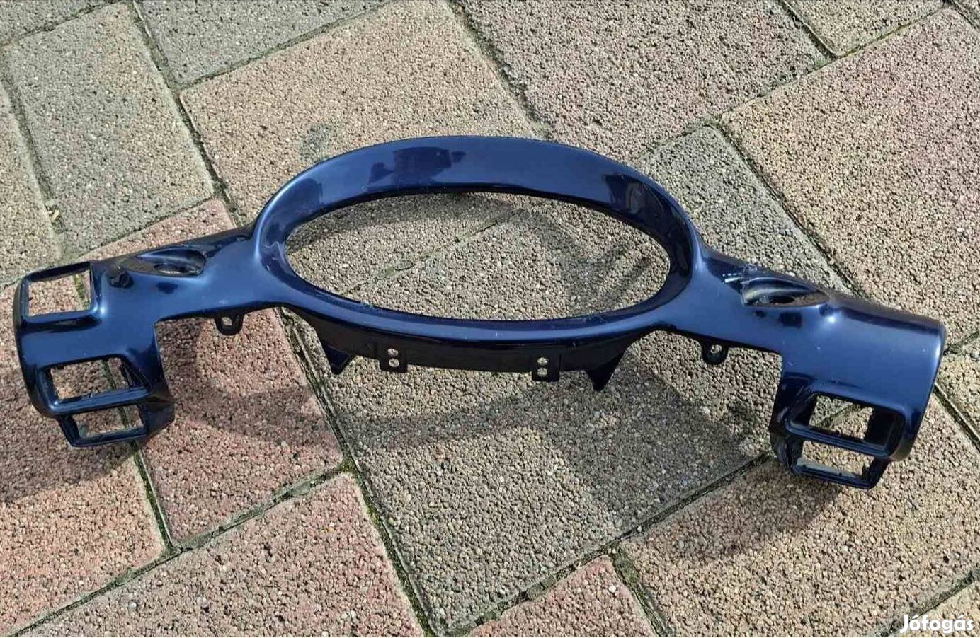 Aprilia Leonardo fejidom belső