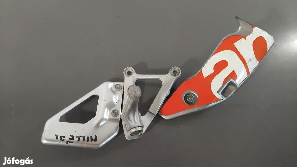 Aprilia RSV Mille 1000  '01-03 - Bal oldali lábtartó konzol - Sérült