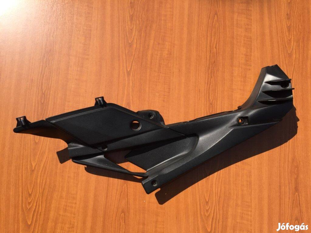 Aprilia RS 125 GPR Ülés alatti idom - bal 06781