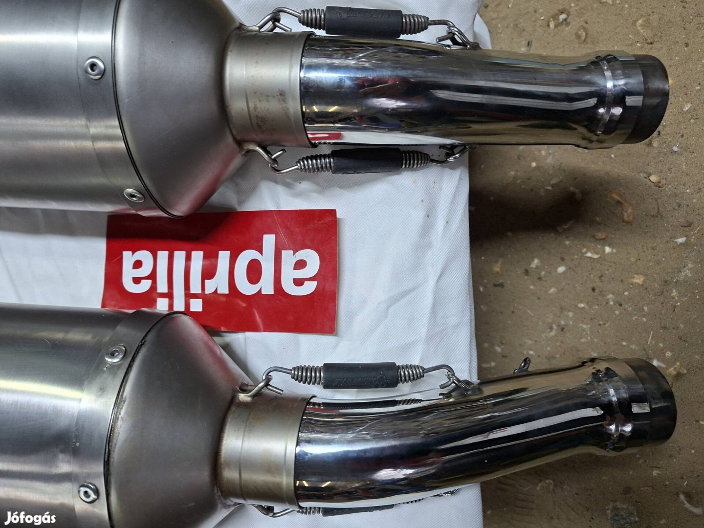 Aprilia Rsv/Tuono 1000 gen2 Akrapovic kipufogó dob pár eladó.