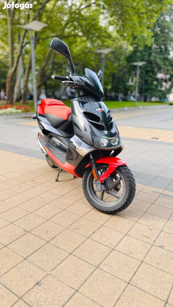 Aprilia SR50 Street robogó - karburátoros