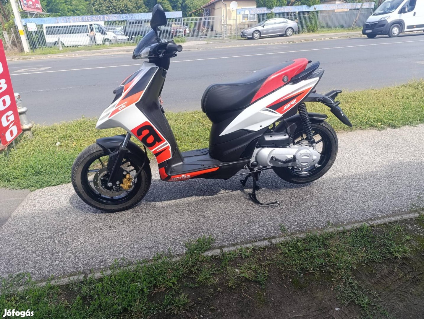 Aprilia SR 50 2t karbis motard