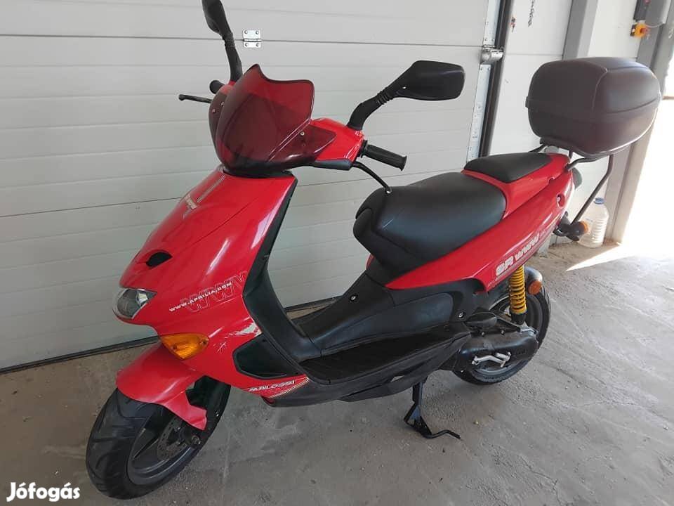 Aprilia SR 50 .