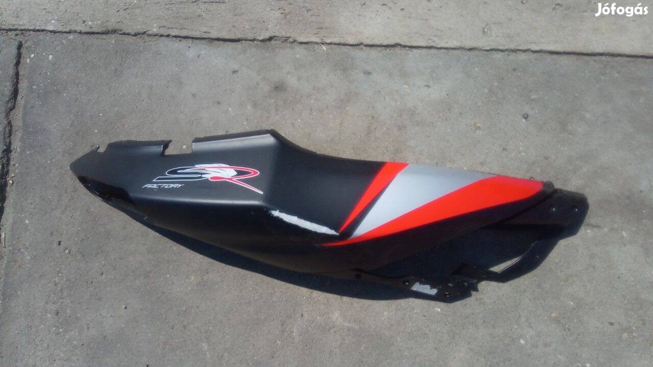 Aprilia SR Factory ülés alatti idom