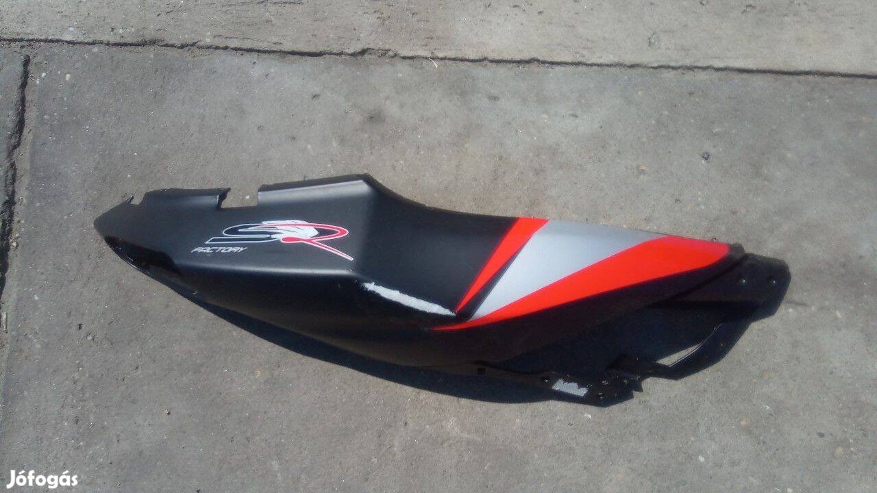 Aprilia SR Factory ülés alatti idom