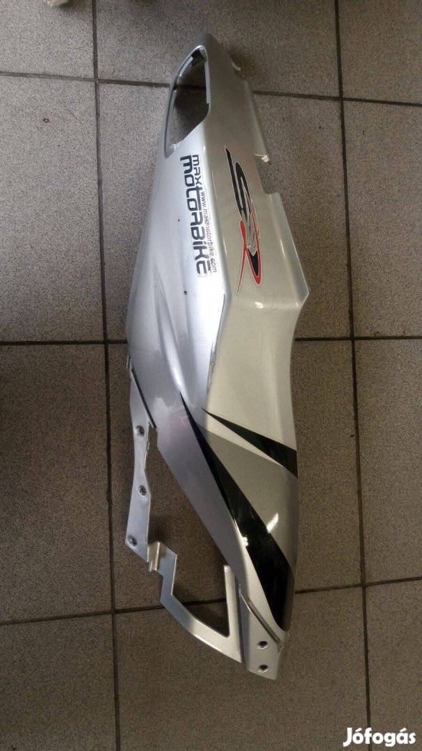 Aprilia SR Factory ülés alatti idom jobb