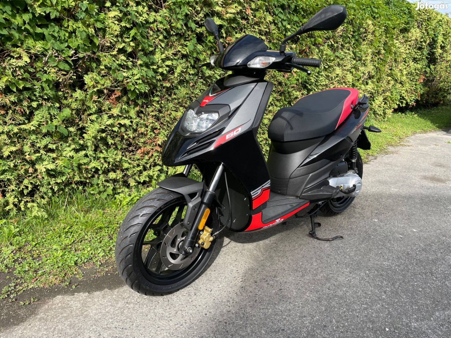 Aprilia SR Motard 9eKm ár450.000Ft
