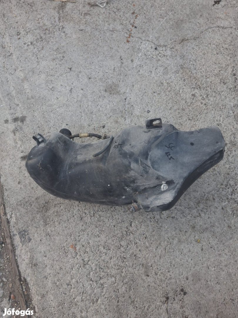 Aprilia Scarabeo 125 üzemanyag tank