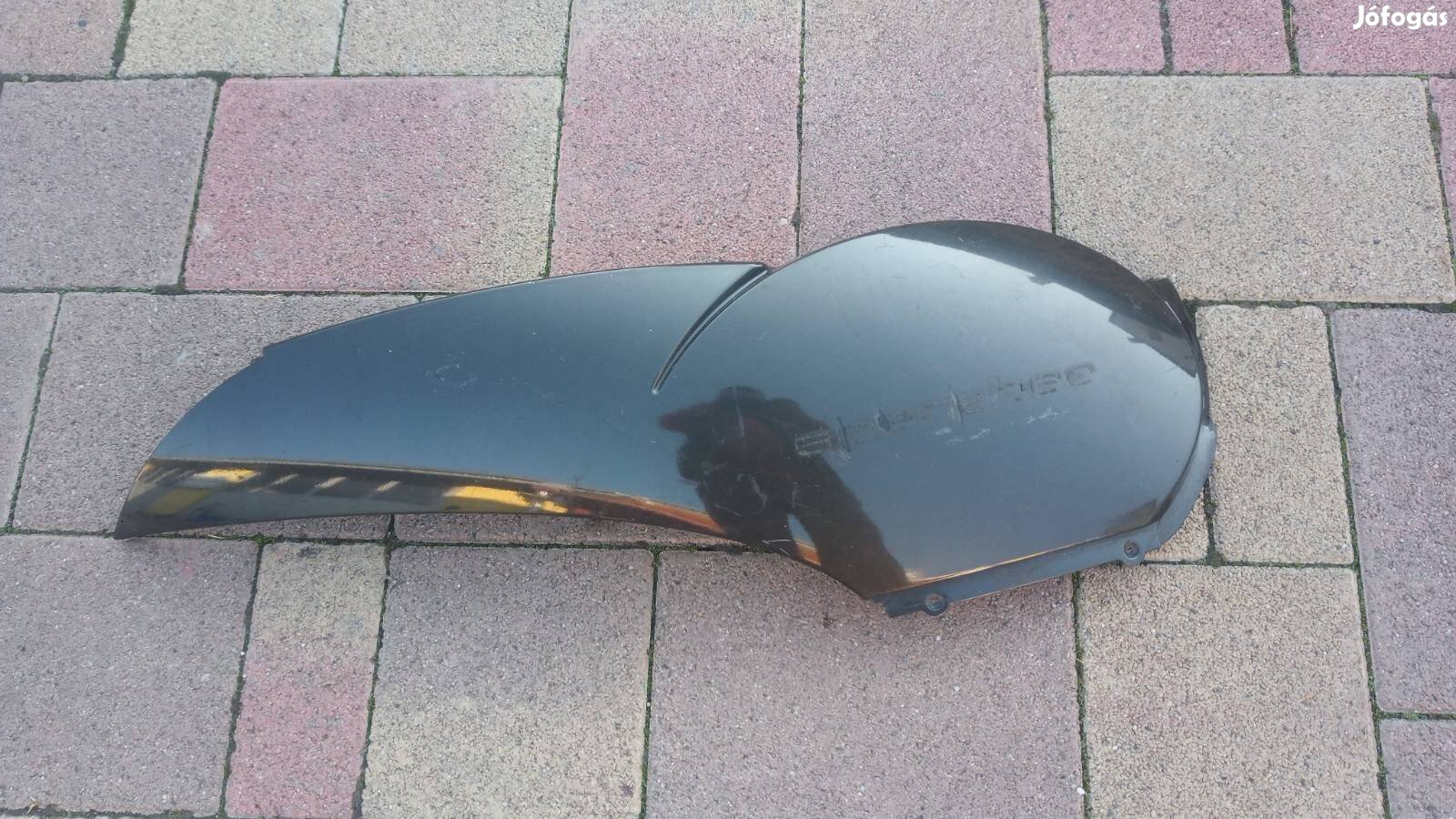 Aprilia Scarabeo 500 light jobb ülés alatti idom