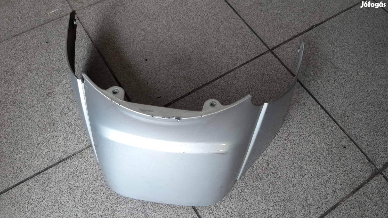 Aprilia Scarabeo Ligth 200 sarok mögötti idom