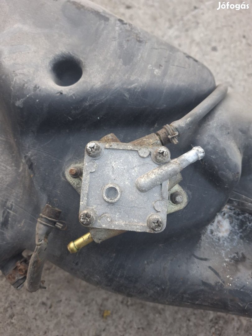 Aprilia Scarabeo, Leonardo 125 150 benzinpumpa