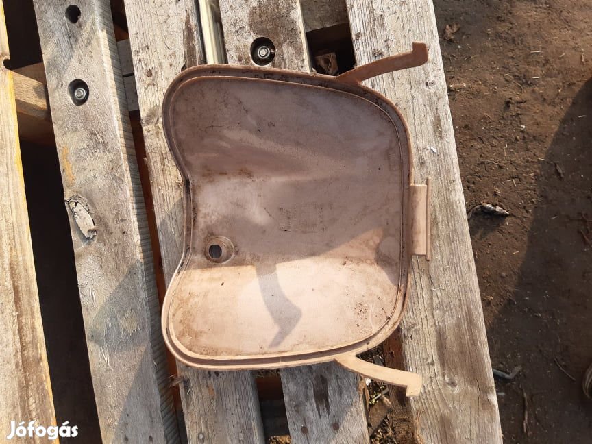 Aprilia Scarabeo kesztyű tartó ajtó