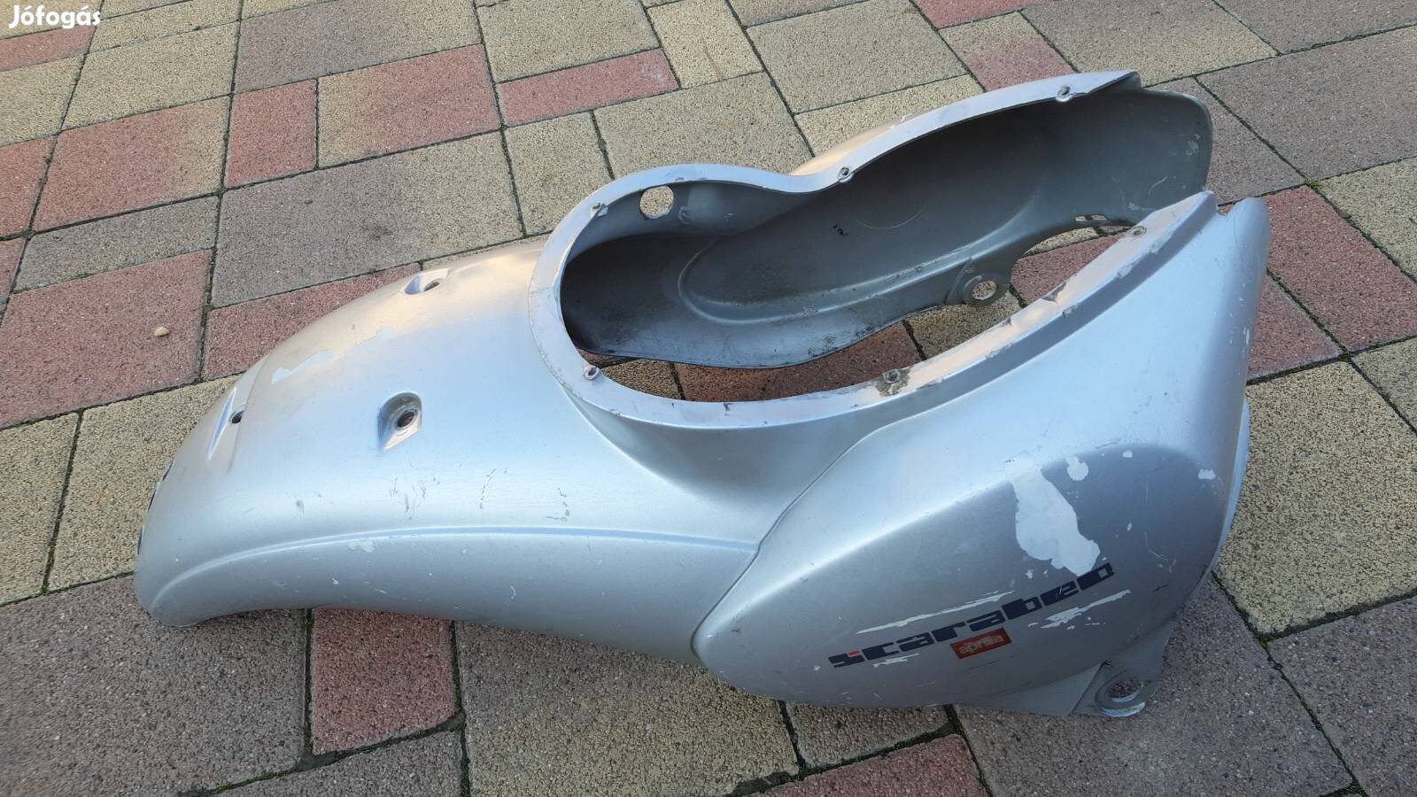 Aprilia Scarabeo ülés alatti idom