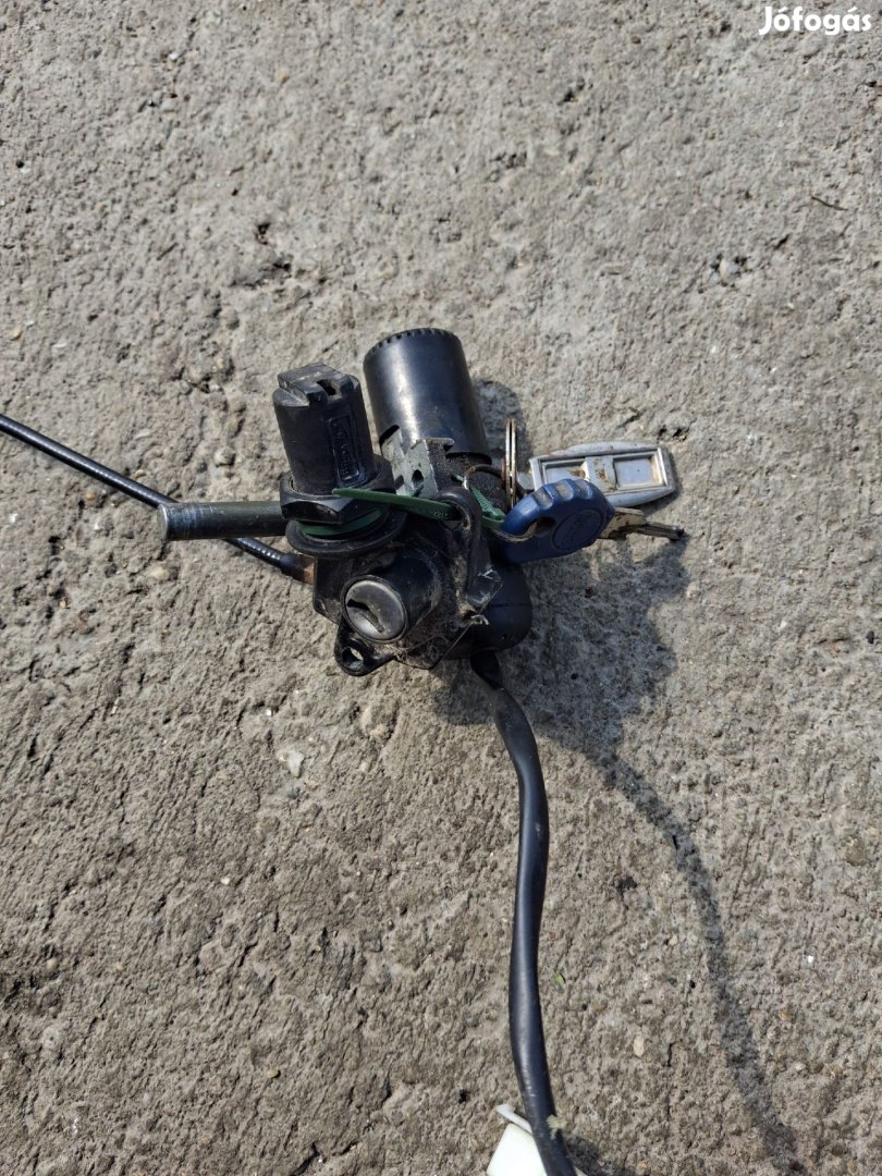 Aprilia Sportcity zárszett