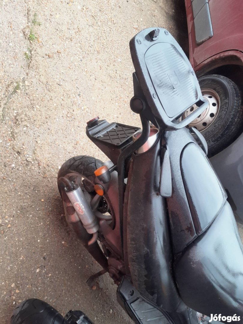 Aprilia Sr doboztartó csomagtartó eladó