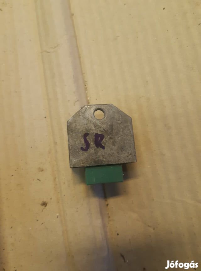 Aprilia Sr feszültség szabályzó