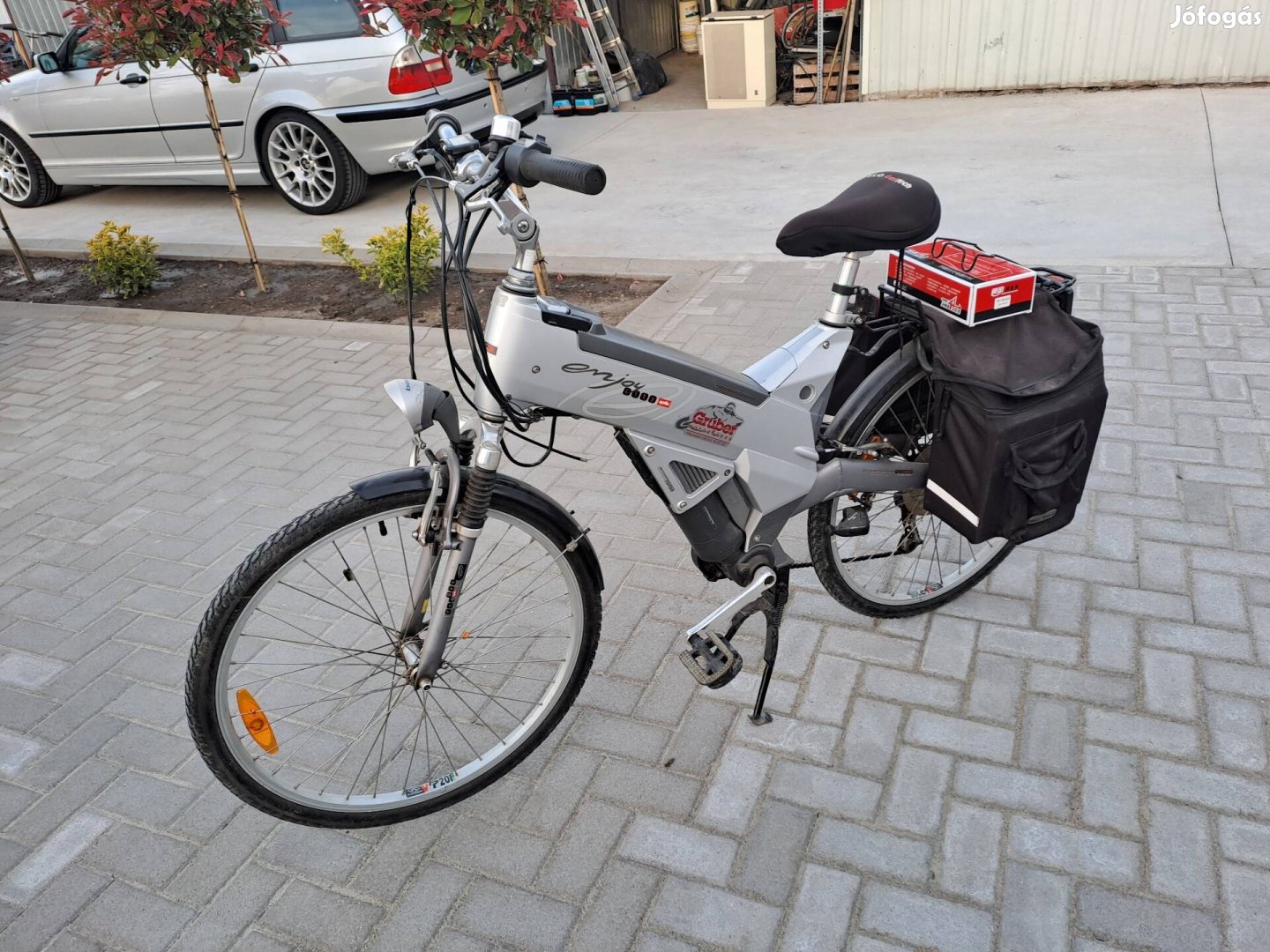 Aprilia e-bike 24v-20ah szép és jó állapotban jó akkukal töltővel