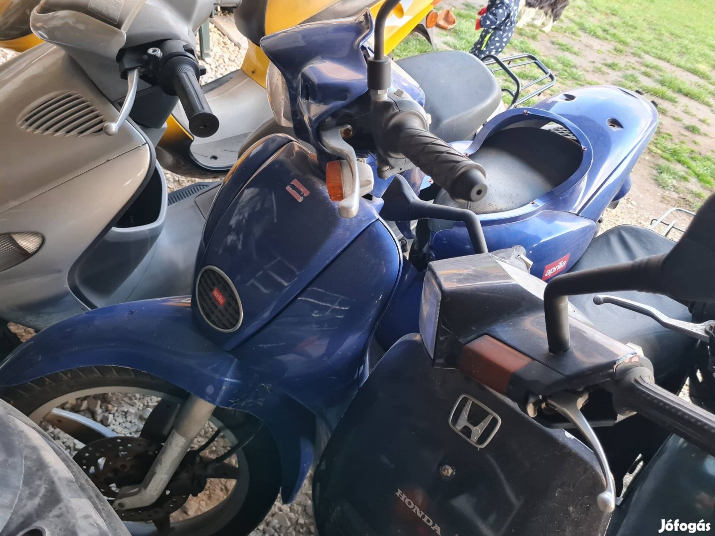 Aprilia scarabeo 50 elöl hátul tárcsás alkatrészek