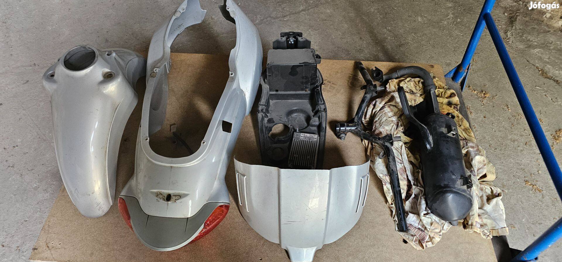 Aprilia scarabeo ditech 50 cm3 motor bontott, megmaradt alkatrészei