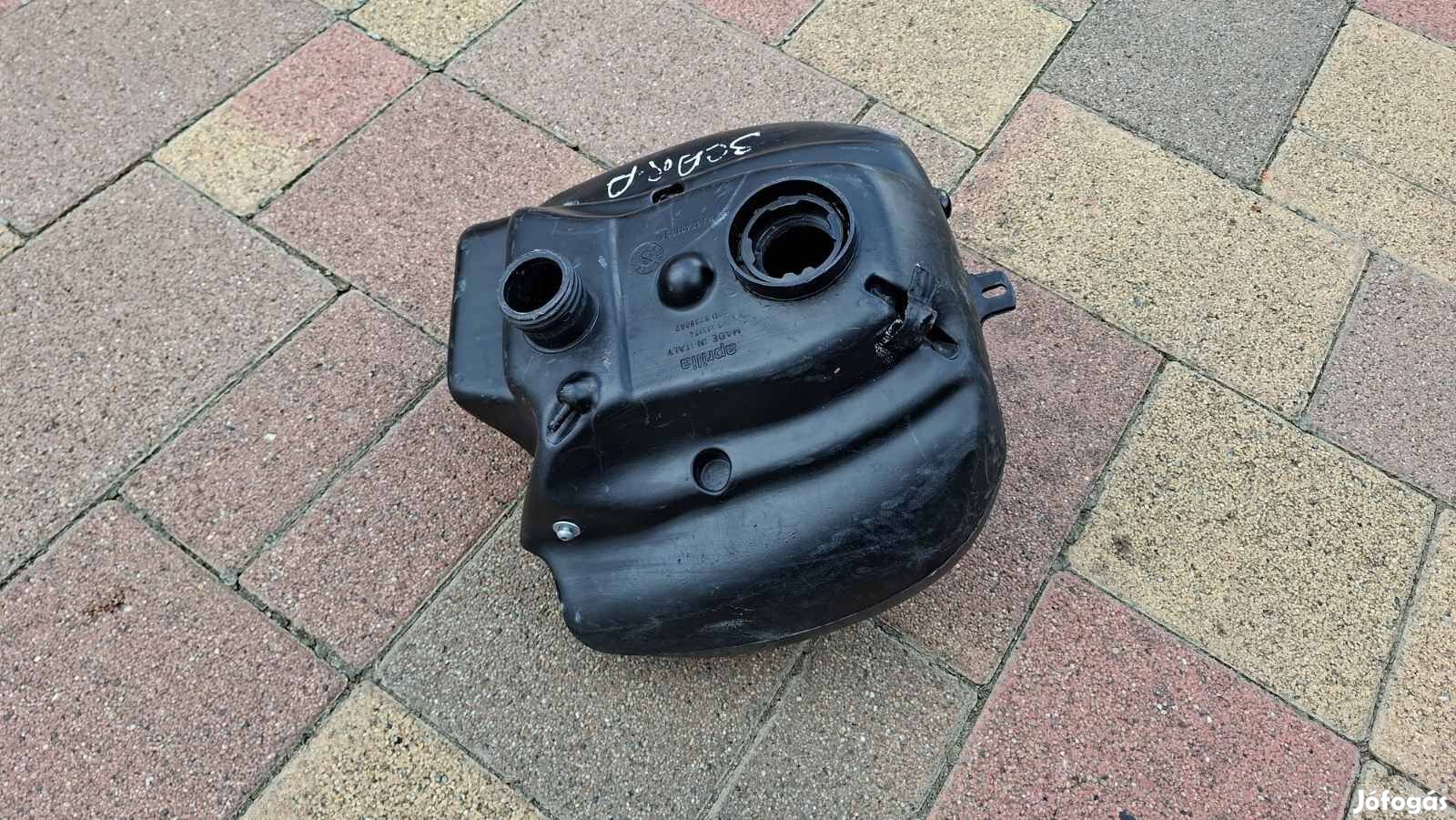 Aprilia scarabeo tank