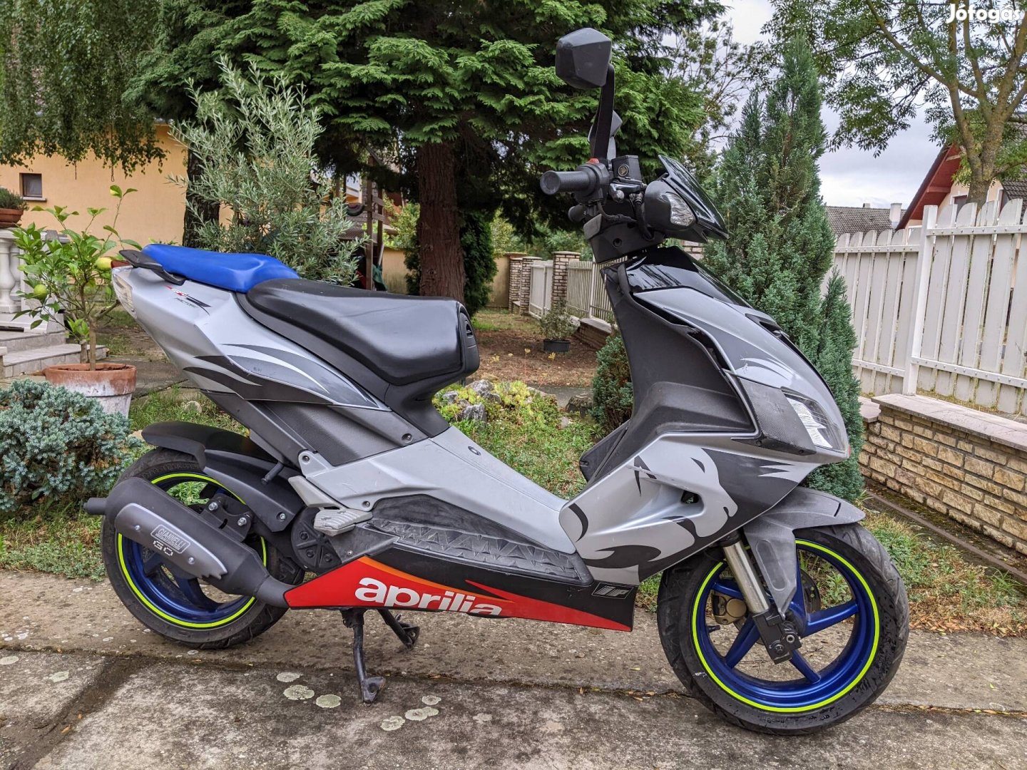 Aprilia sr 50 r factory