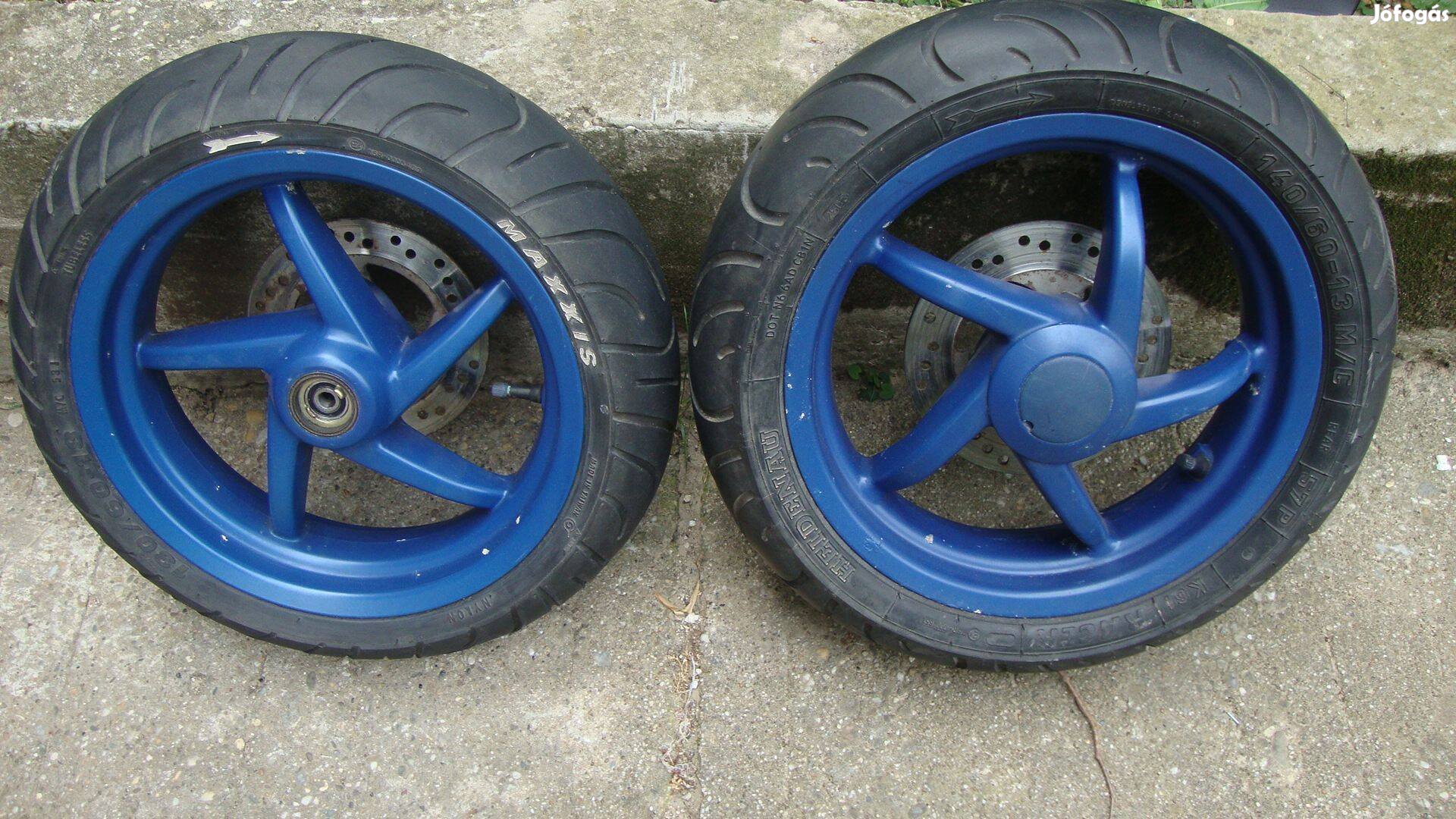 Aprilia sr kerekek jó gumikkal egyben eladó!