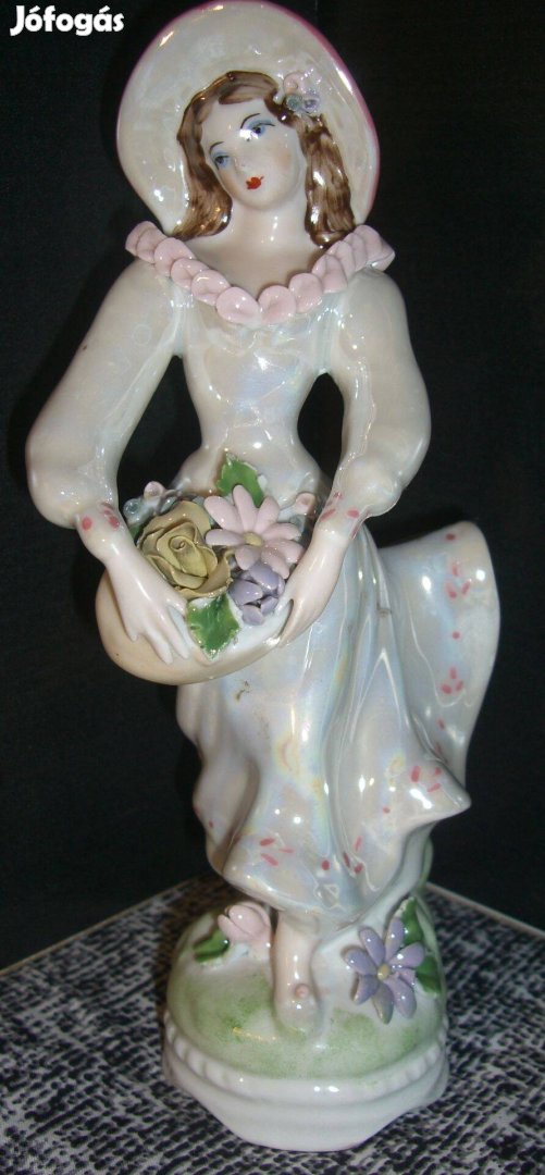 Apulum Lucru kézi festésű porcelán hölgy figura 21 cm magas