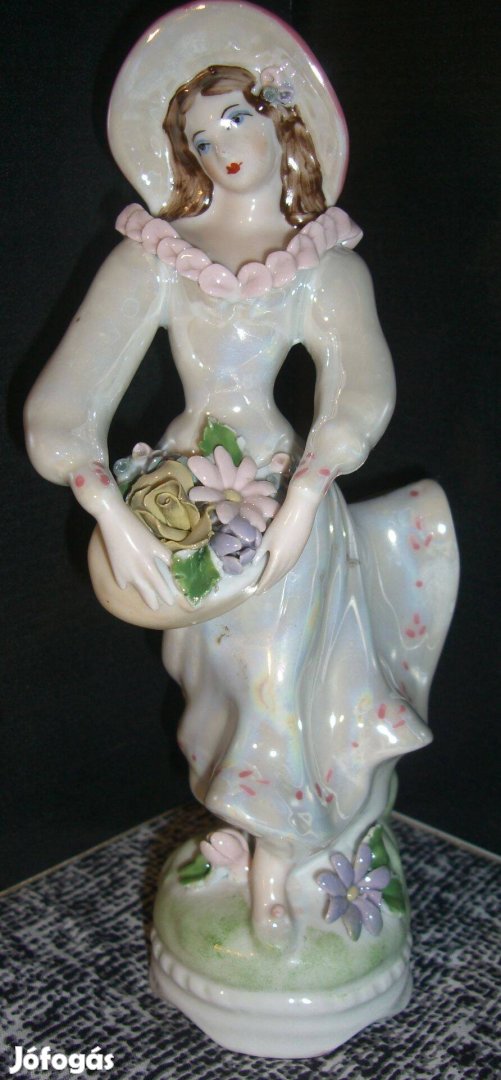 Apulum Lucru kézi festésű porcelán hölgy figura 21 cm magas